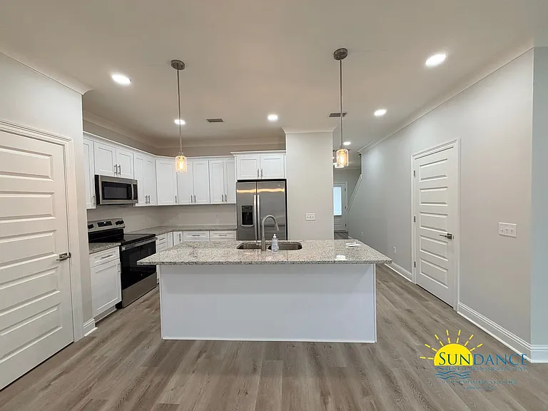 699 Woodlawn Ave NW — Photo 4