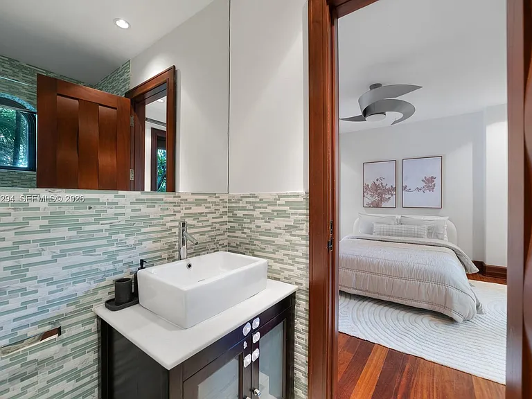 16 Palm Ave — Photo 20
