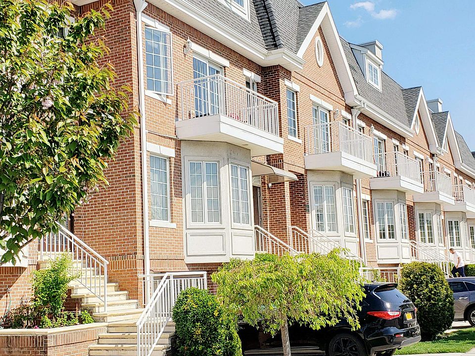 1st image of 331 Park Cres