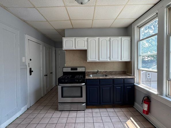 142 Dayton St #2R