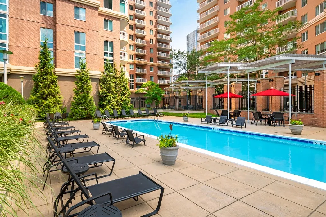 The Alexander Apartments — Photo 1