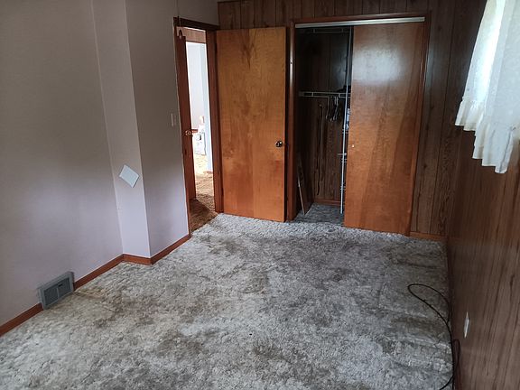 2nd bedroom facing entry door