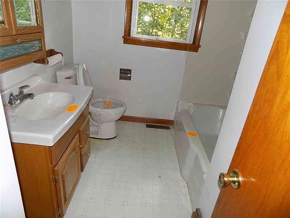4th image of 2807 Ivanhoe Rd