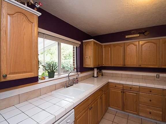 3rd image of 1808 E Meadow