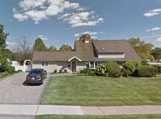 27 Lion Ln, Westbury, NY 11590