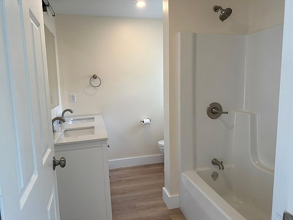 2nd image of 213 W Valentine St