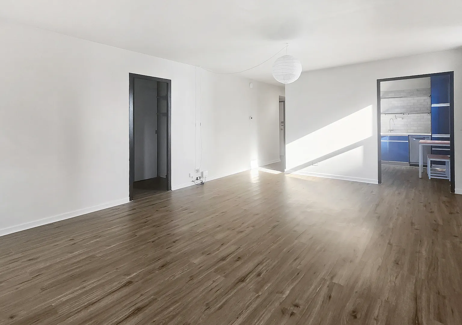 253 E Delaware Pl — Photo 4