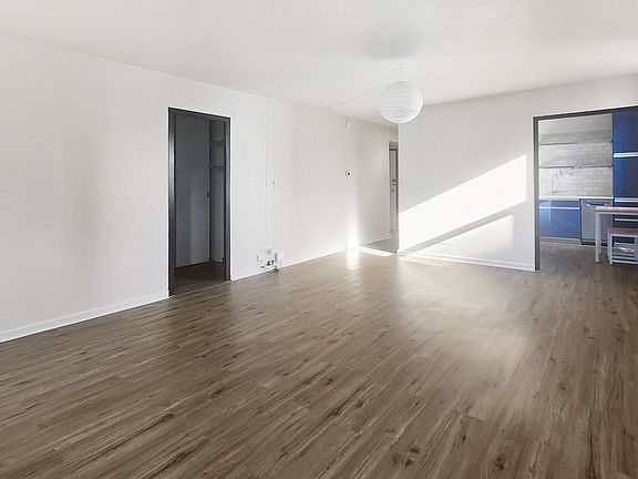 4th image of 253 E Delaware Pl APT 20B