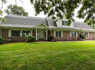 21260 Country Squire Ln, Dubuque, IA 52001