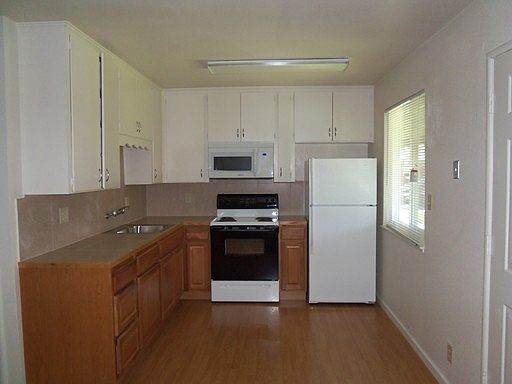 4th image of 210 Eureka Ave