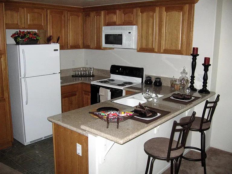 Towne Crest Apartments — Photo 14