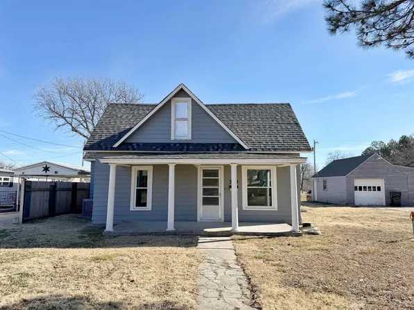 320 N 4th St, Wakeeney, KS 67672