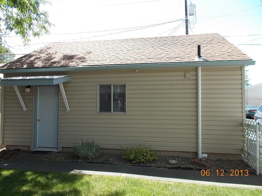 2nd image of 936 7th St #4