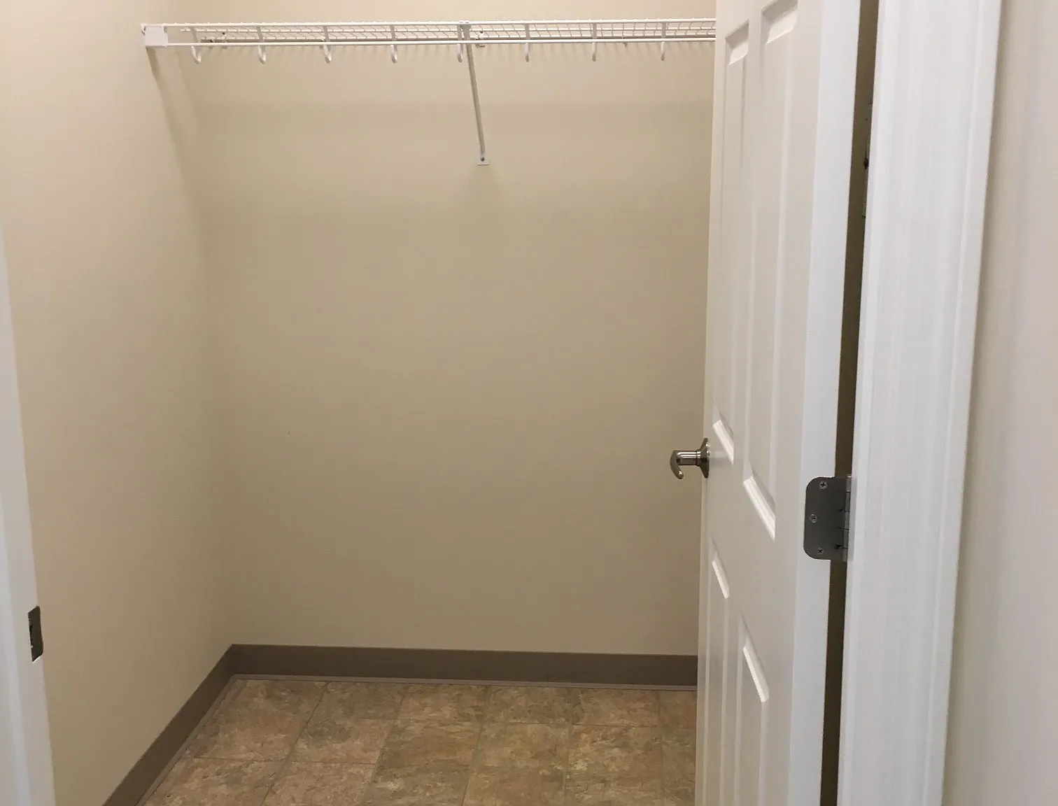 1 bed, 885 sqft, $1,545 — Photo 3