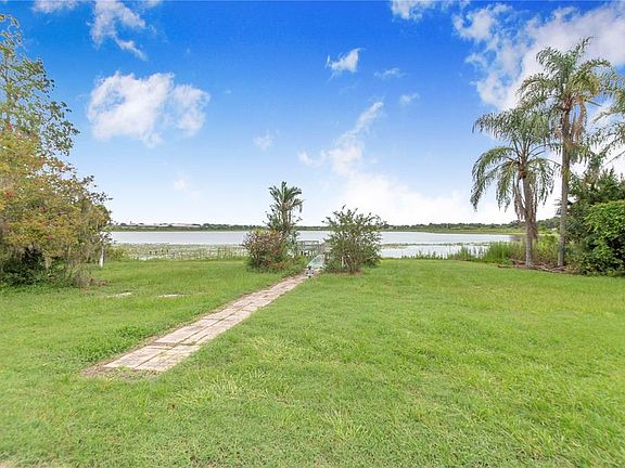 2nd image of 490 TWIN LAKES BOULEVARD