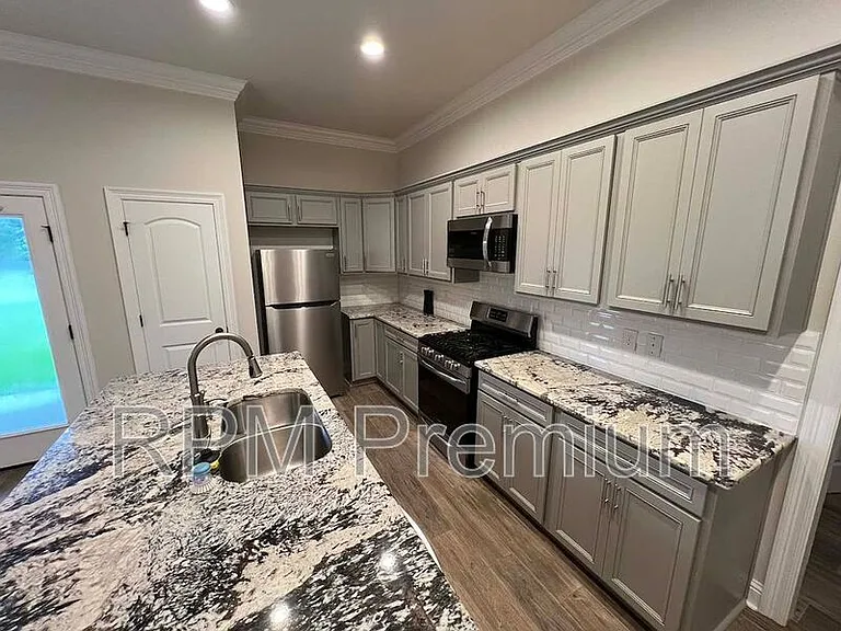 6212 Lake Edge Dr — Photo 9