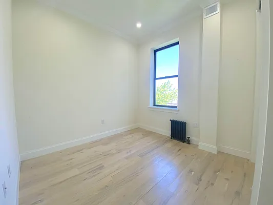 Rented by EXR | media 32