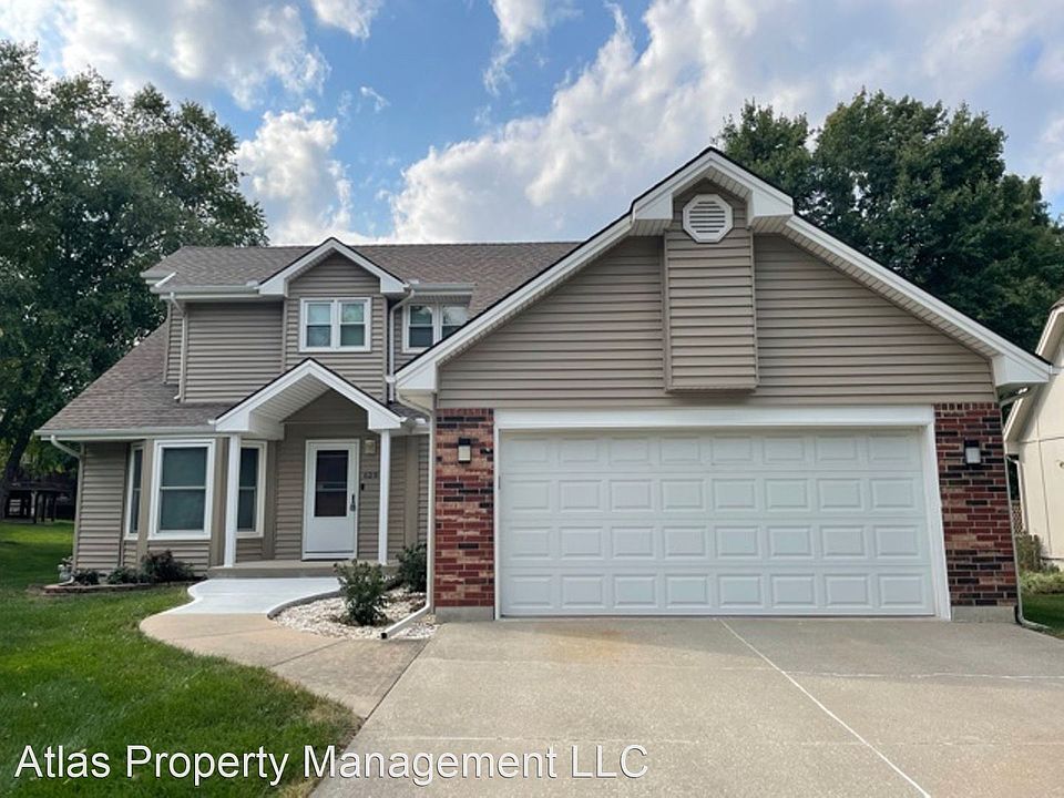 1st image of 628 NE Clubhouse Dr