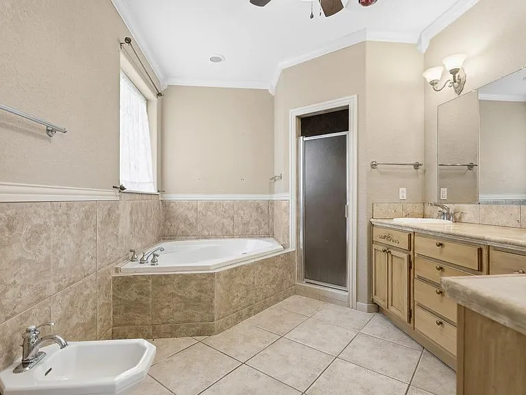 1717 Red Oak Dr — Photo 10