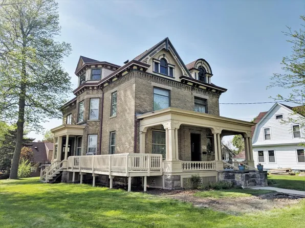 512 S 5th St, Watertown, WI 53094