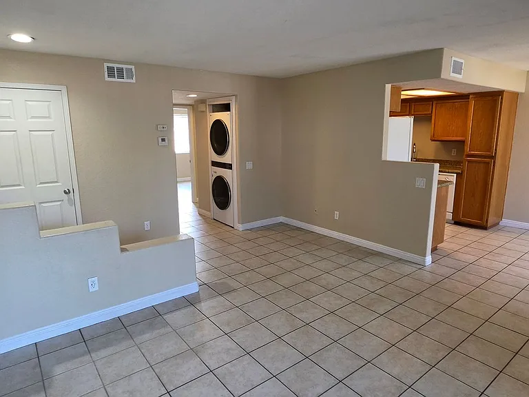 13927 Midland Rd — Photo 5