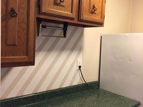 Kitchen/NO STOVE