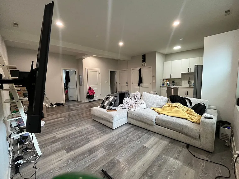 3132 S Lituanica Ave — Photo 6