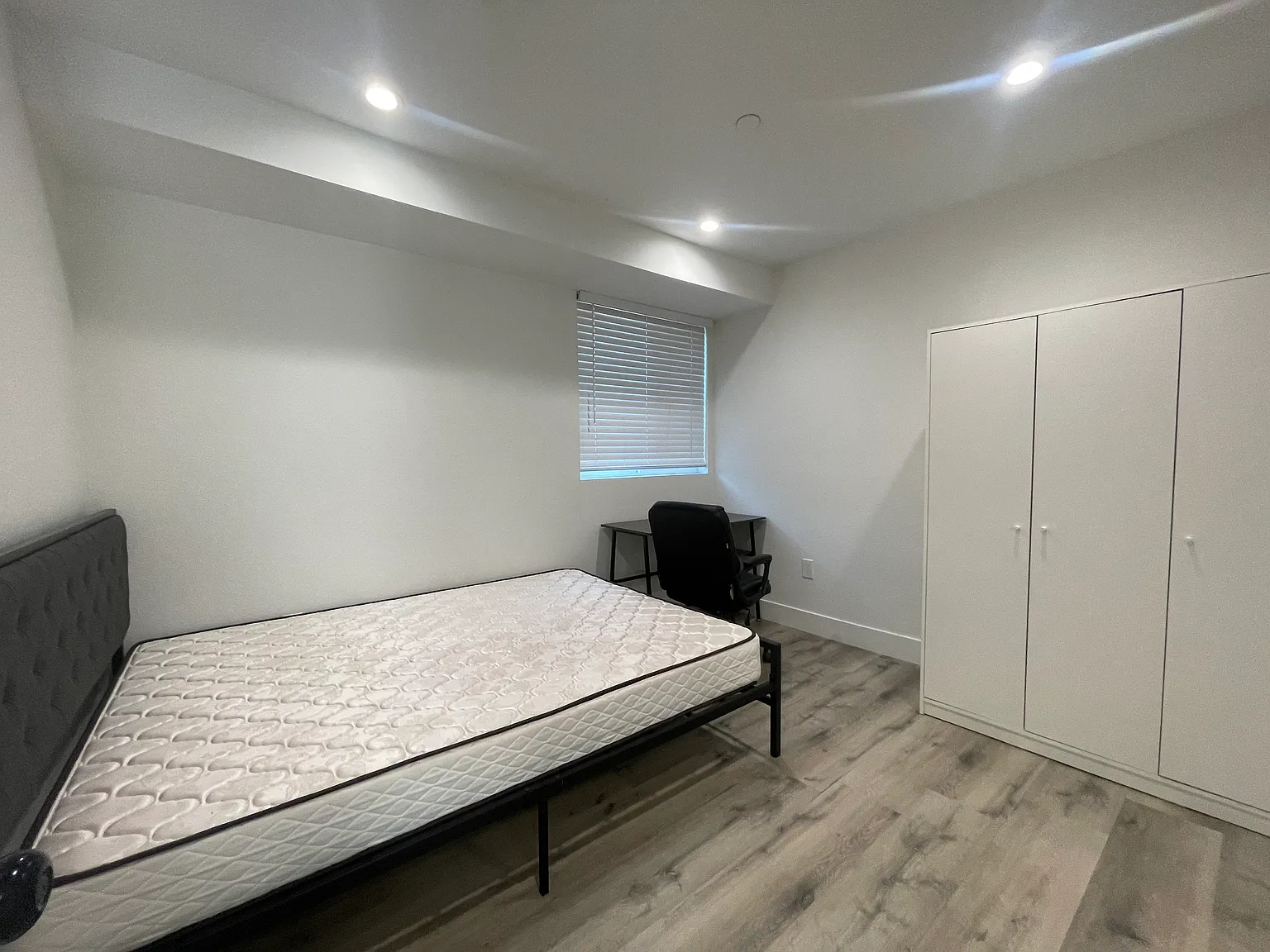 11 bed, 3331 sqft, $999 — Photo 3