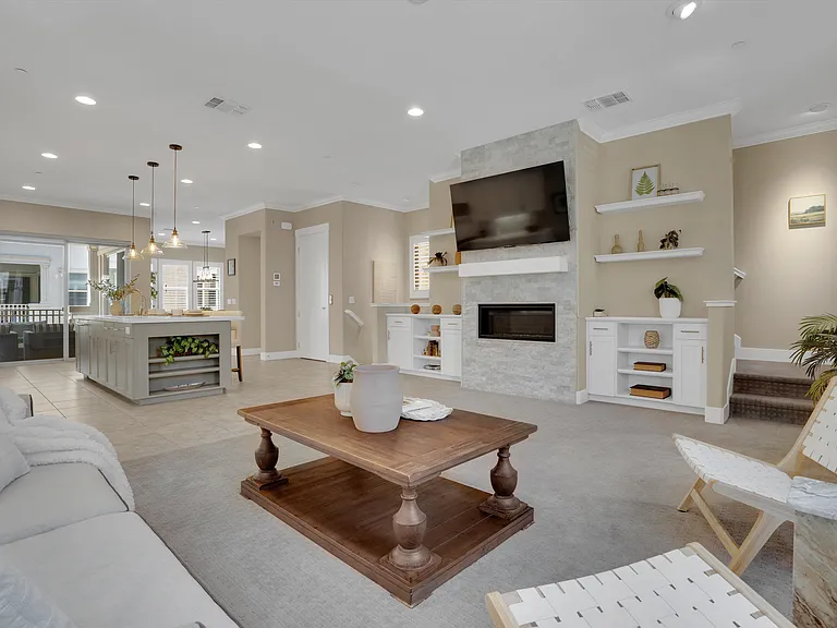 Lexington Ln — Photo 6