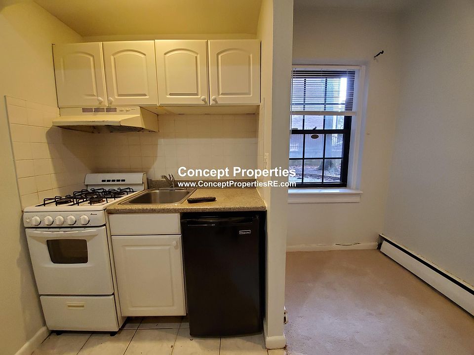 2nd image of 172 Saint Botolph St APT 2G