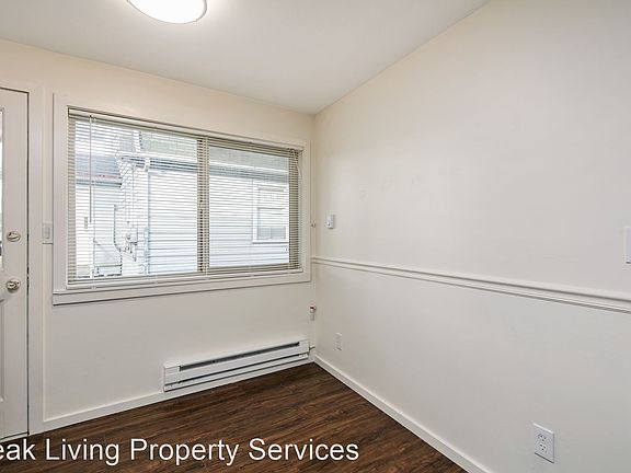 4th image of 3261 Franklin Ave E APT 4