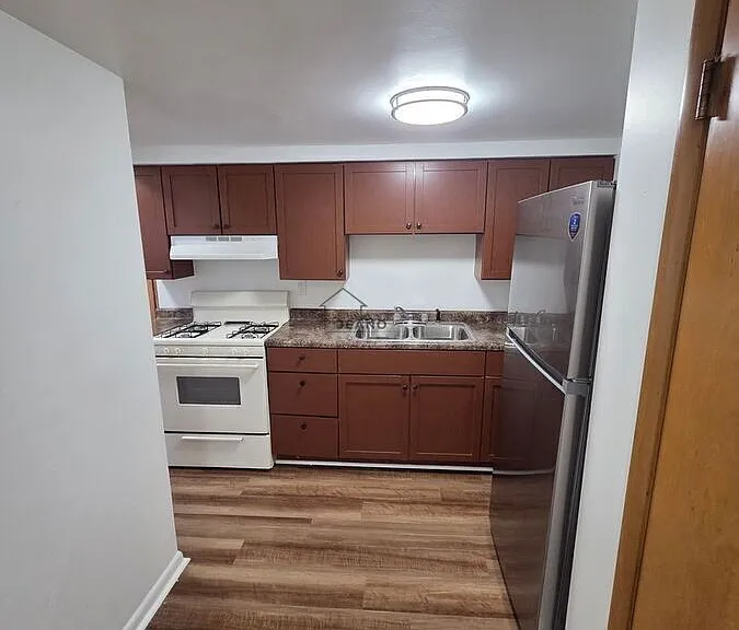 2908 N Rockwood Dr #B — Photo 4