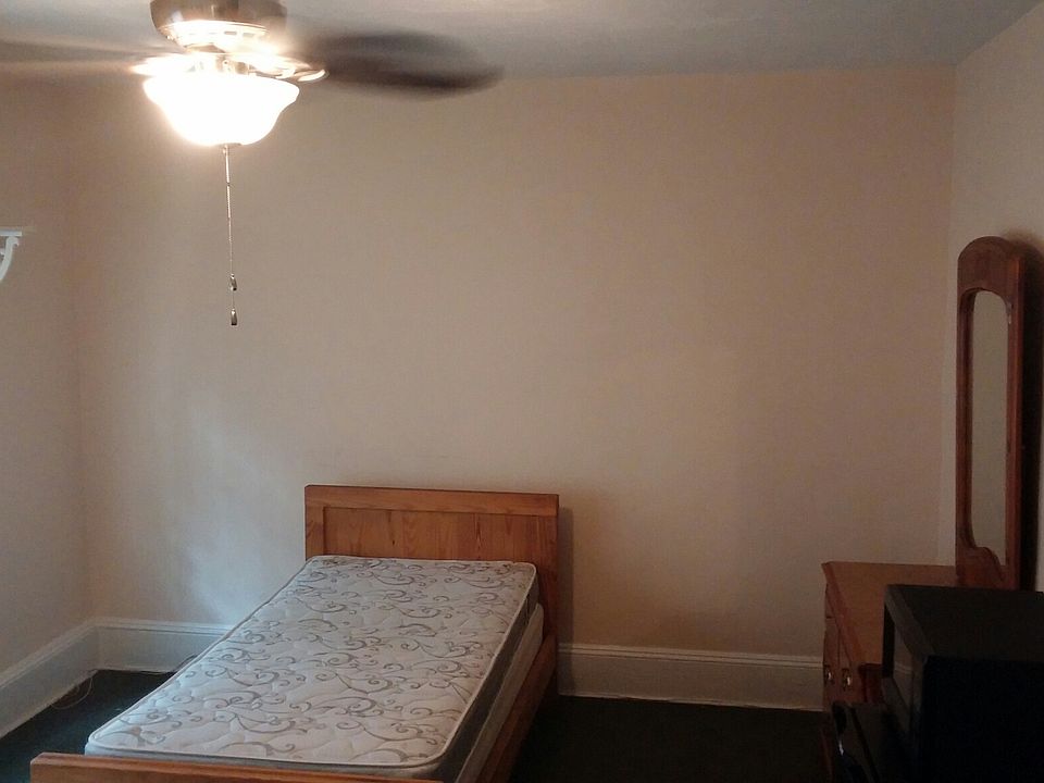 2nd image of 115 Hillcrest Dr APT 04
