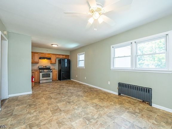 3rd image of 106 Broughton Ave