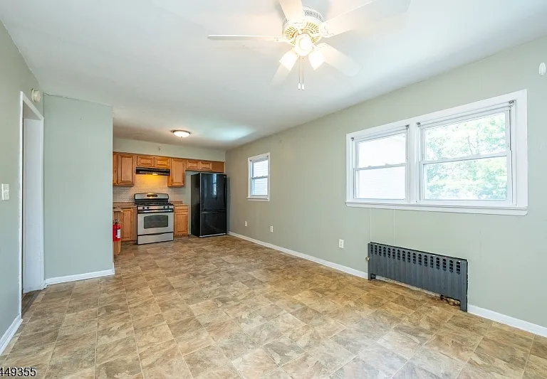 106 Broughton Ave — Photo 3