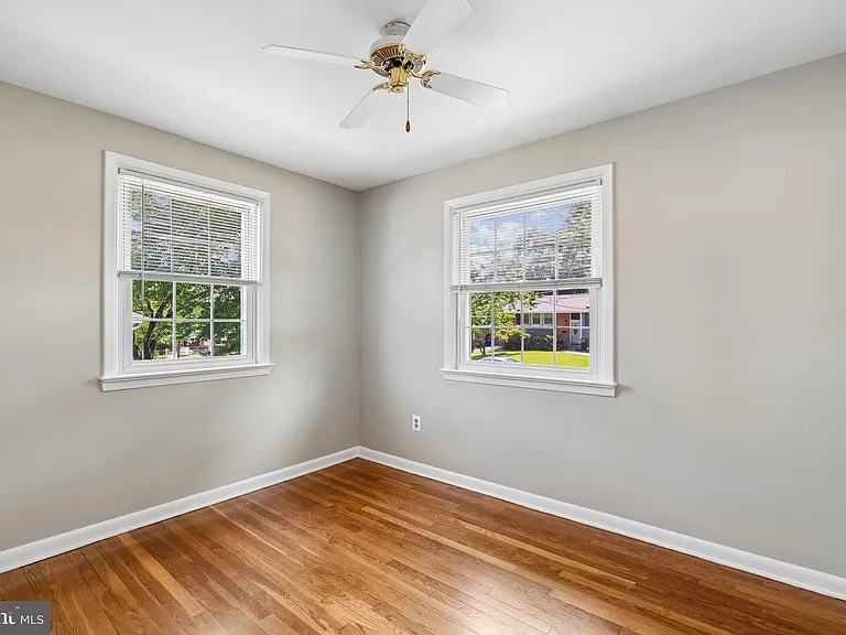 1103 Playford Ln — Photo 12