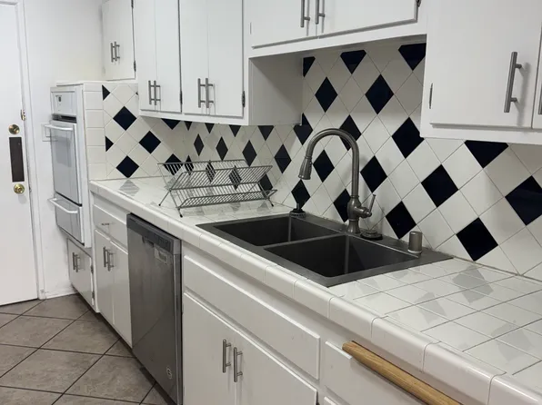 Corteen Towers, 5235 Corteen Pl APT 211, Valley Village, CA 91607