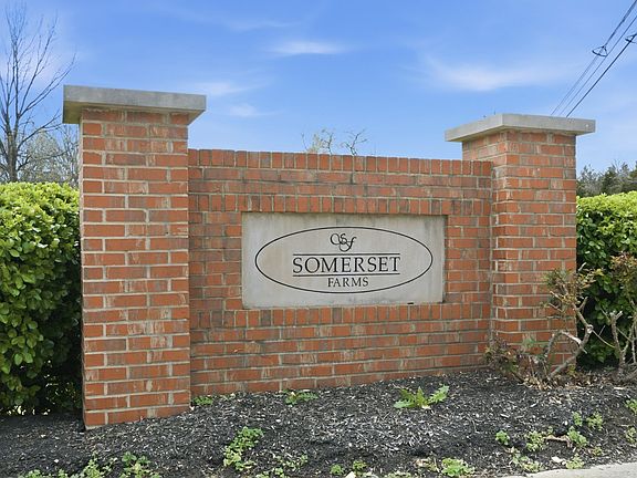2nd image of 357 Roslyn Ct