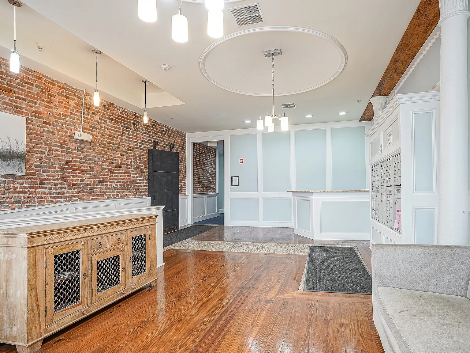 1 bed, 870 sqft, $2,300 — Photo 2