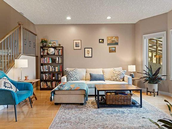 4th image of 425 N 13th Ave NE #1