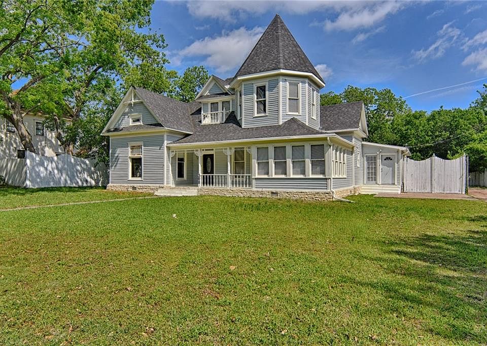 308 Featherston St, Cleburne, TX 76033 Zillow