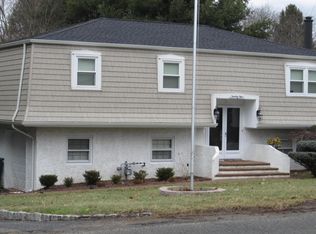 25 Pleasant Valley Rd, Morganville, NJ 07751