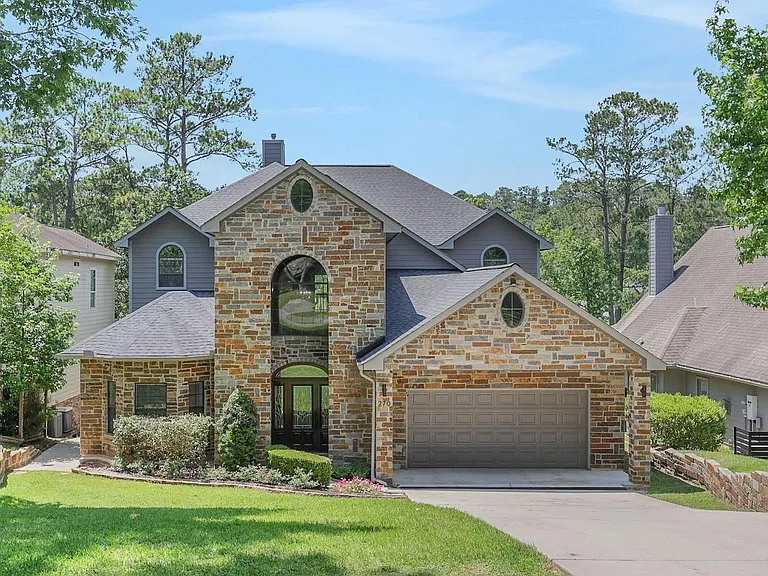 270 Lake Grove Dr — Photo 2