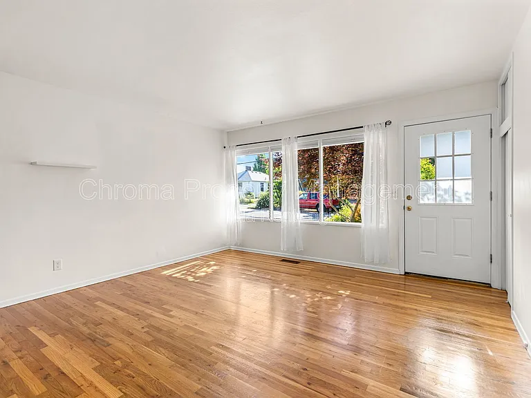 7676 N Mississippi Ave — Photo 4