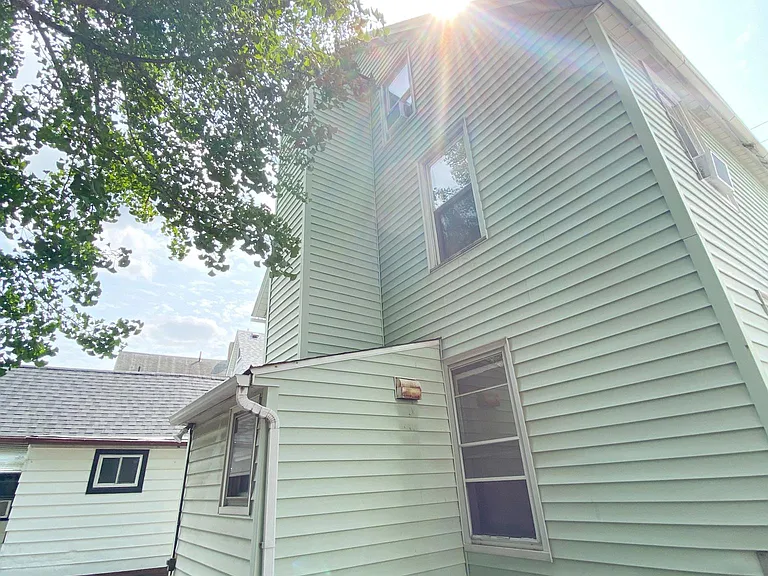 1909 E 123rd St — Photo 9