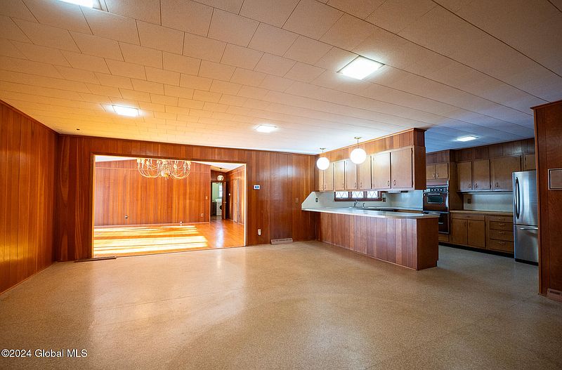 4th image of 130 Maplewood Drive