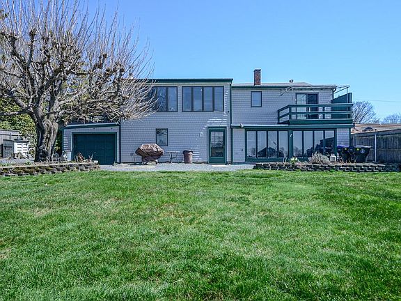 2nd image of 303 Middle Rd