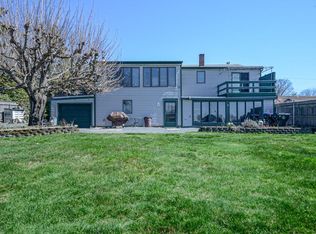 303 Middle Rd, Portsmouth, RI 02871