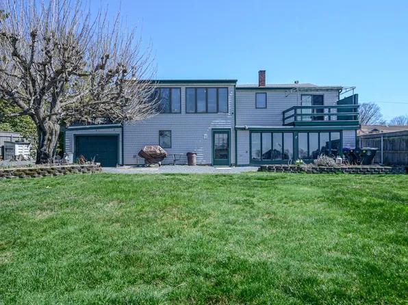 303 Middle Rd, Portsmouth, RI 02871