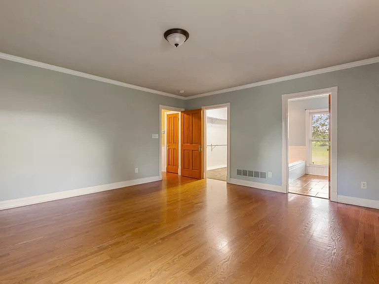 5820 Chamberlain Ln — Photo 39